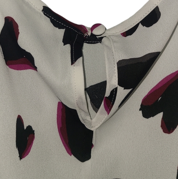 Torrid Jagged Hearts Print Georgette Hi-Lo Blouse Size 2 - Picture 6 of 10